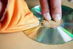 Reinigung eines CD-Rohlinges von Staub und Fingerabdrücken