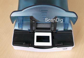 El Reflecta i-Scan 3600 con una diapositiva colocada