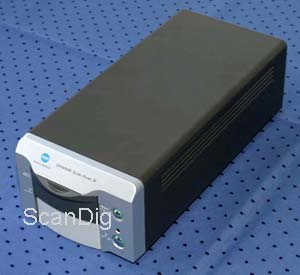 Der Konica Minolta DiMAGE Scan Dual IV AF-3200 mit geschlossener Frontklappe