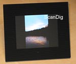 Der Reflecta VisiFrame 8.0 mit einem Hochformatbild im 4:3 Format
